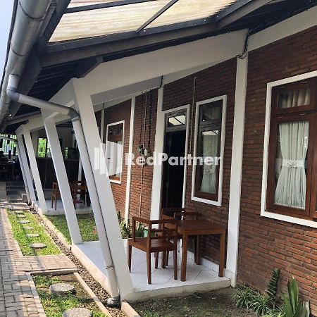 Rifka Annisa Guesthouse Syariah Redpartner Jogjakarta Buitenkant foto