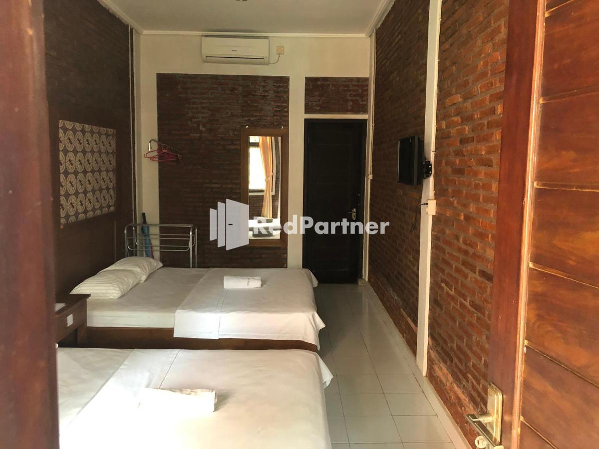 Rifka Annisa Guesthouse Syariah Redpartner Jogjakarta Buitenkant foto