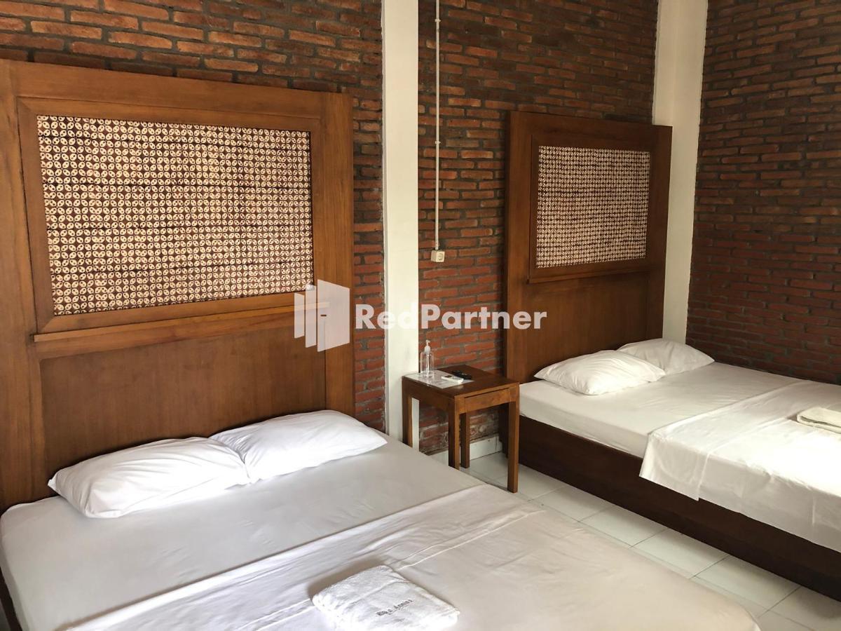 Rifka Annisa Guesthouse Syariah Redpartner Jogjakarta Buitenkant foto