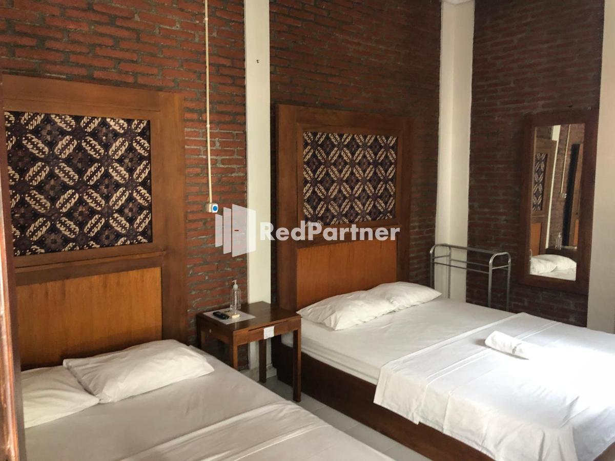 Rifka Annisa Guesthouse Syariah Redpartner Jogjakarta Buitenkant foto