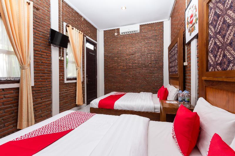 Rifka Annisa Guesthouse Syariah Redpartner Jogjakarta Buitenkant foto