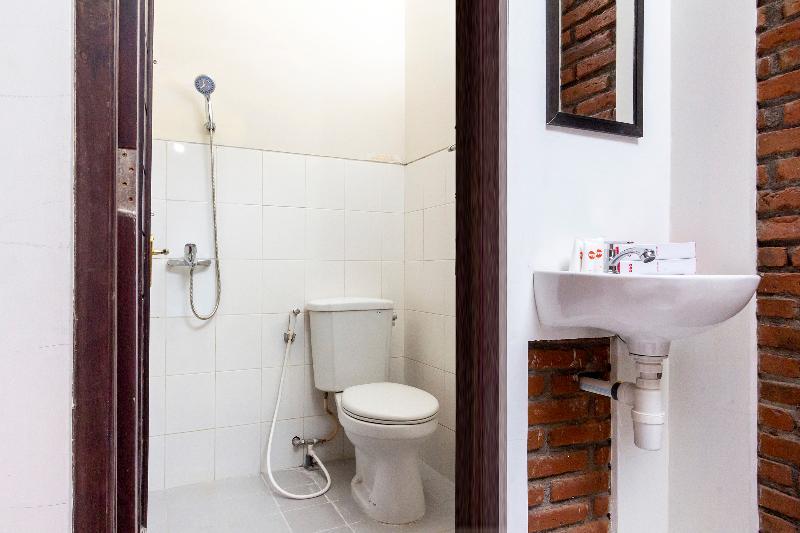 Rifka Annisa Guesthouse Syariah Redpartner Jogjakarta Buitenkant foto